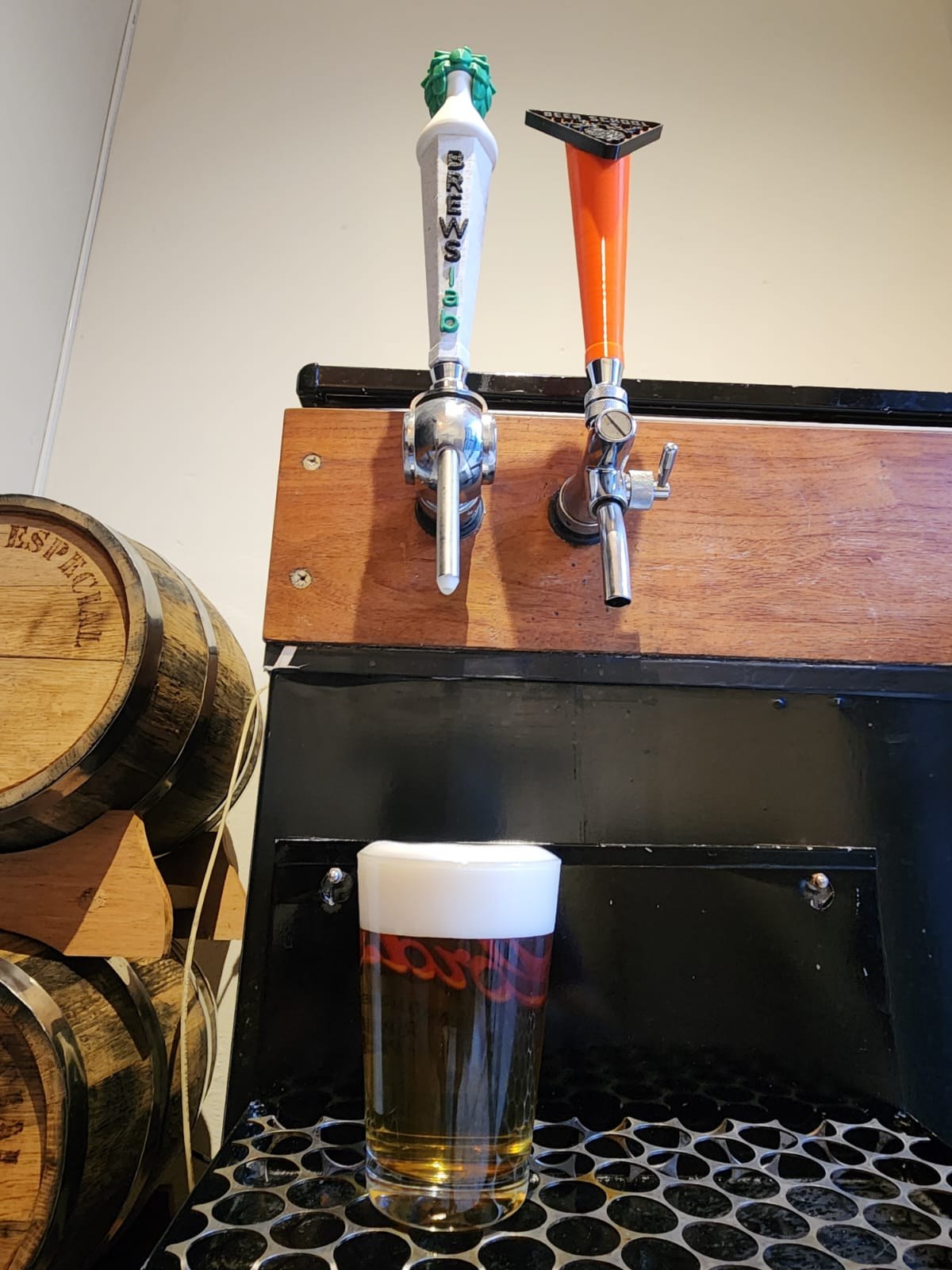 Cerveja servida na torneira da BREWSLAB
